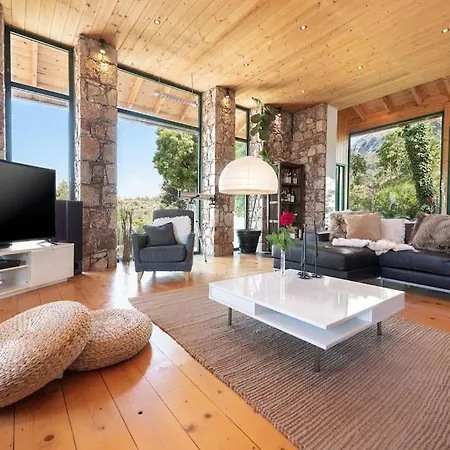 4 Bd Luxurious With Swimming Pool * Sálakos