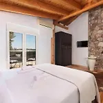 Holiday home 4 Bd Luxurious With Swimming Pool *
