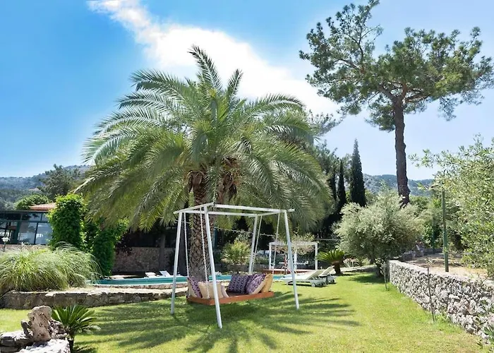 4 Bd Luxurious With Swimming Pool *