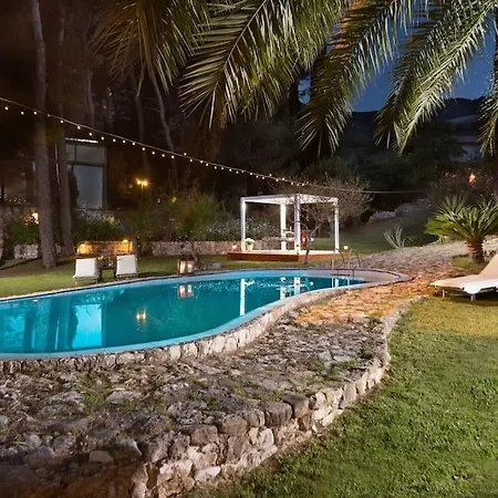 Holiday home 4 Bd Luxurious With Swimming Pool *