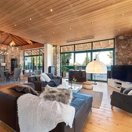 Holiday home 4 Bd Luxurious With Swimming Pool