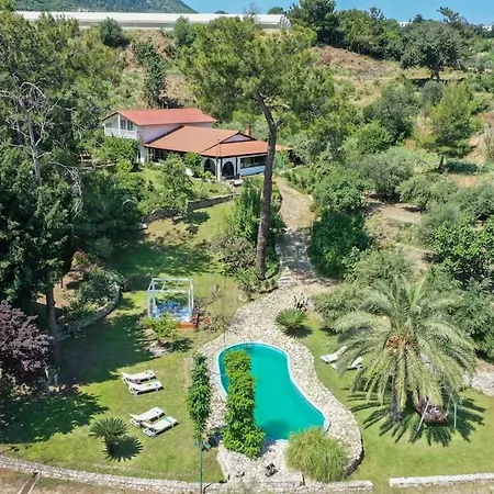 4 Bd Luxurious With Swimming Pool