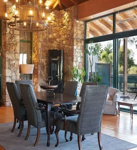 4 Bd Luxurious With Swimming Pool