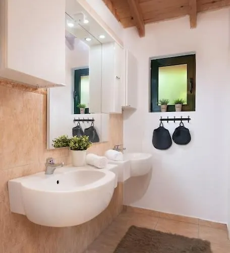 4 Bd Luxurious With Swimming Pool * Sálakos