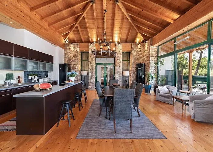 Dom wakacyjny 4 Bd Luxurious With Swimming Pool *