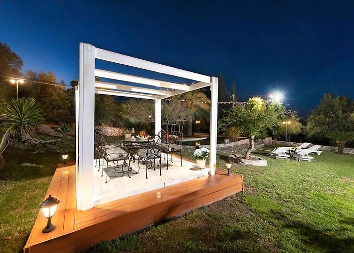 4 Bd Luxurious With Swimming Pool *