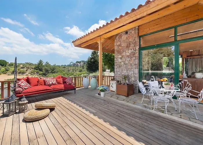 4 Bd Luxurious With Swimming Pool *