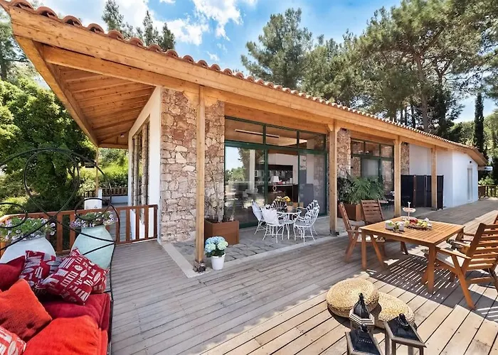 Dom wakacyjny 4 Bd Luxurious With Swimming Pool Sálakos