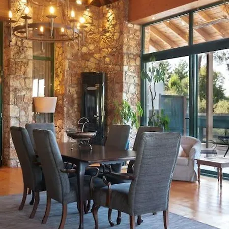 4 Bd Luxurious With Swimming Pool