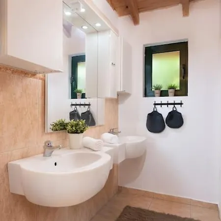 4 Bd Luxurious With Swimming Pool * Sálakos