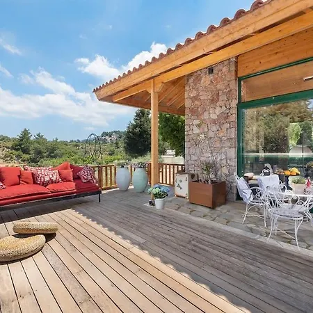 4 Bd Luxurious With Swimming Pool *