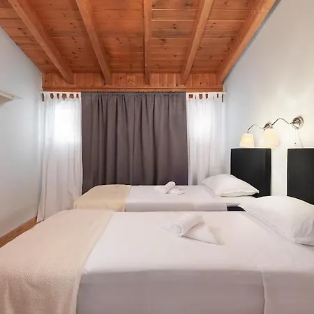 4 Bd Luxurious With Swimming Pool