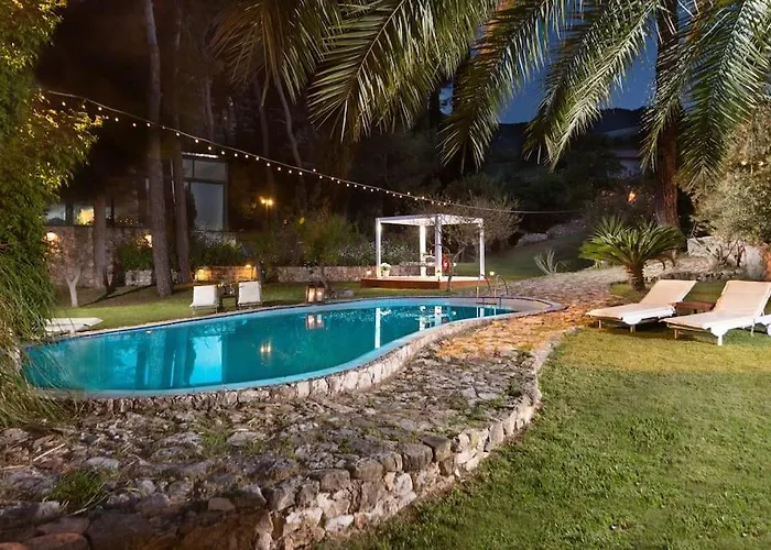 Vakantiehuis 4 Bd Luxurious With Swimming Pool *